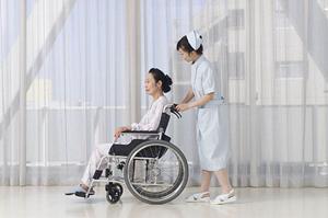 目立たない歯列矯正！松山市の歯科医