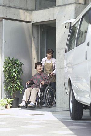 総合的な審美歯科メニューを用意する歯科